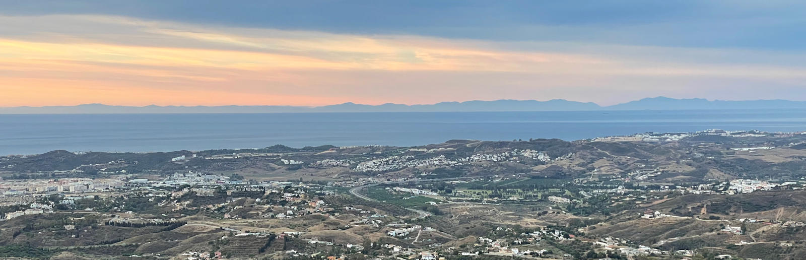 Udsigt fra Mijas mod bjergene i Afrika