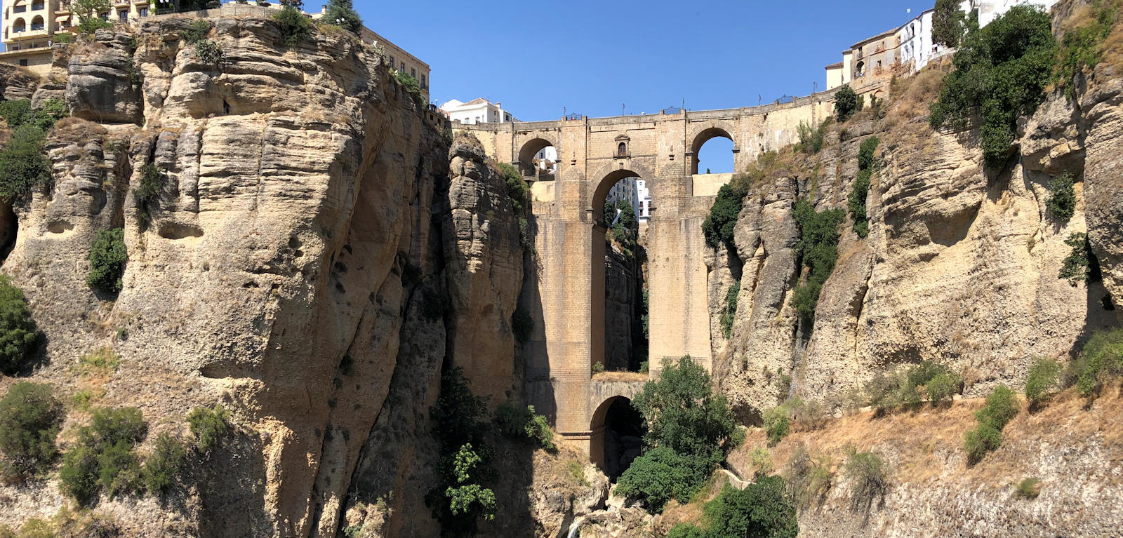 Ronda, den kendte, men knap så hvide by oppe i bjergene